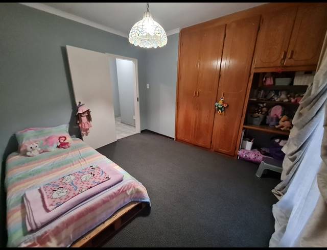 4 BEDROOM HOUSE FOR SALE IN SONNEVELD